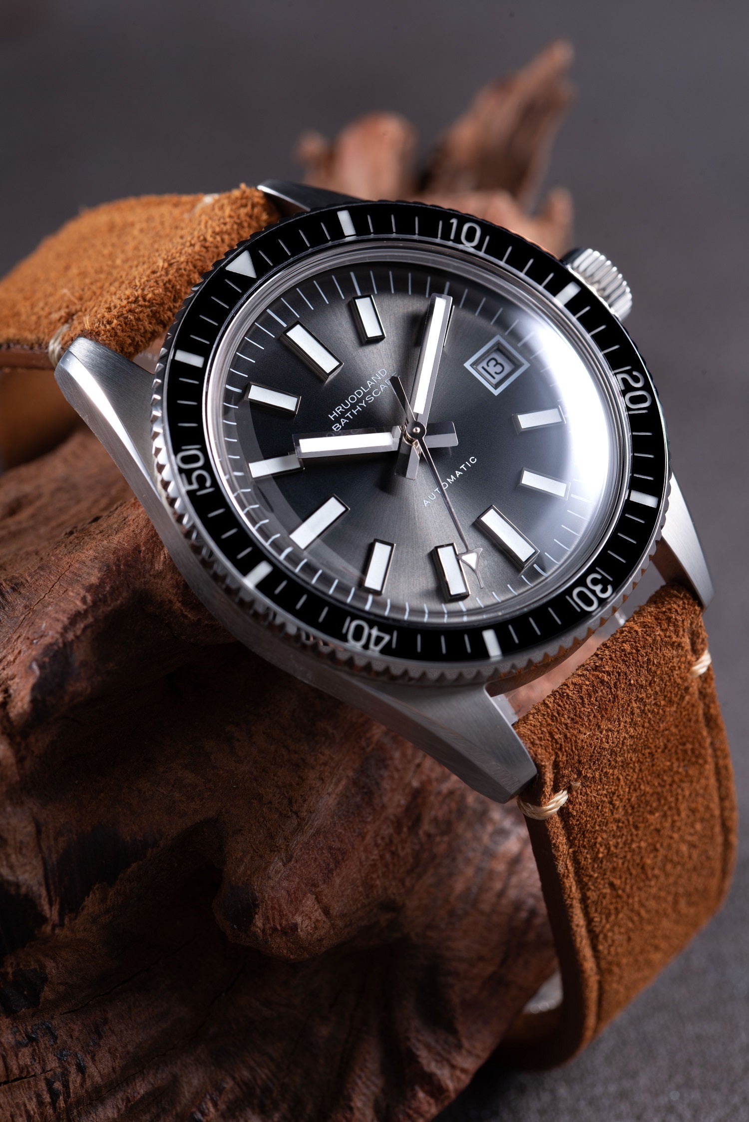 40mm Vintage Diver Watch – Sapphire Bubble Crystal, 200m WR