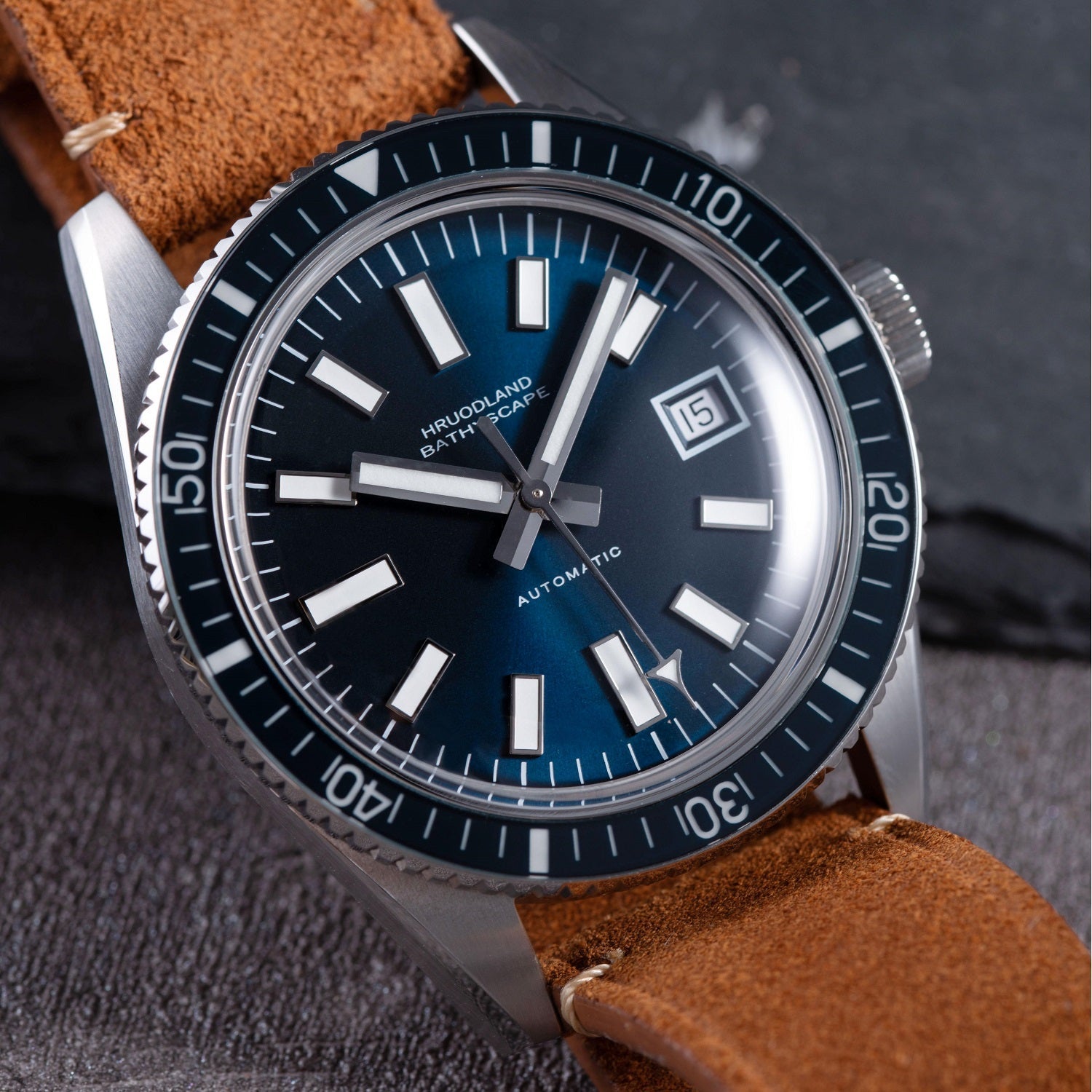40mm Vintage Diver Watch – Sapphire Bubble Crystal, 200m WR